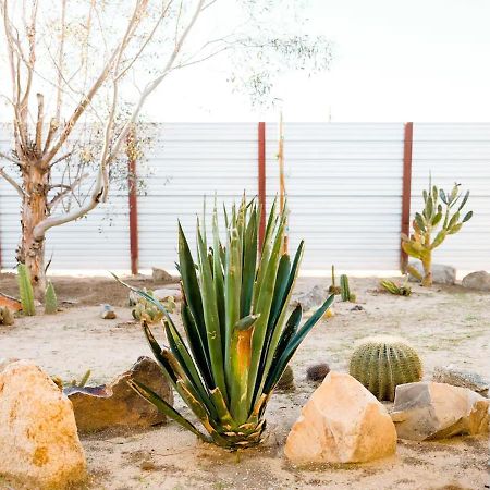 The Zen - Outdoor Shower, Gas Fireplace, Walkable To Shops & Restaurants Joshua Tree Exterior photo